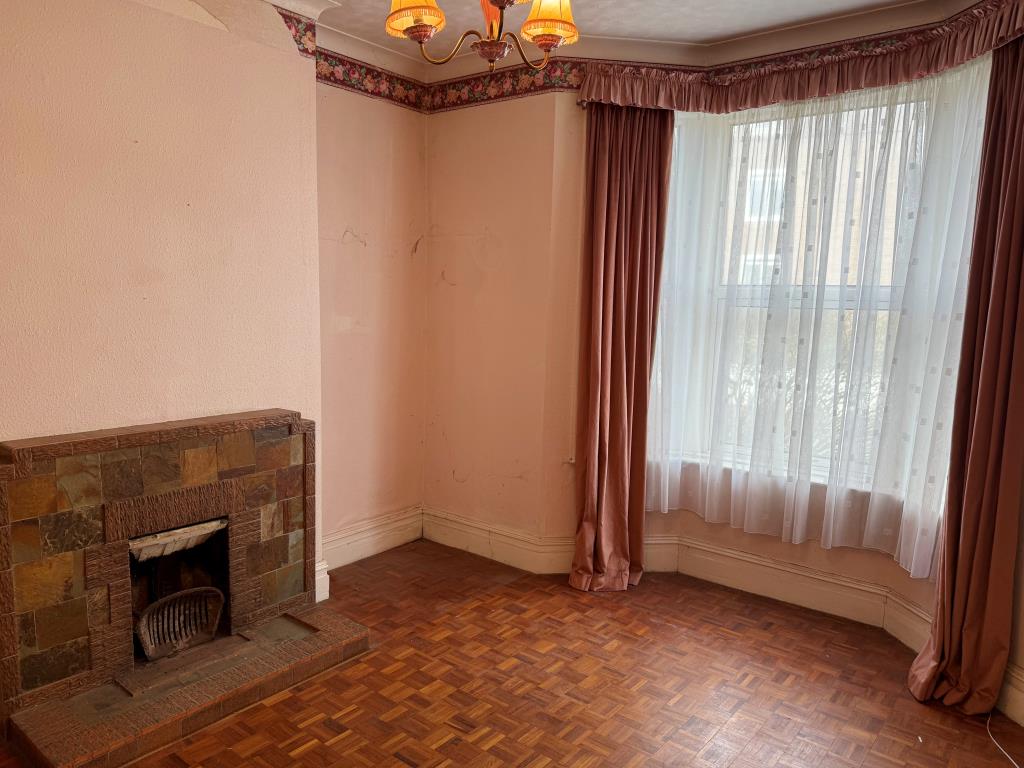 Lot: 125 - SUBSTANTIAL PROPERTY ARRANGED AS TWO FLATS IN NEED OF REFURBISHMENT - GF Living room to front with window and fireplace